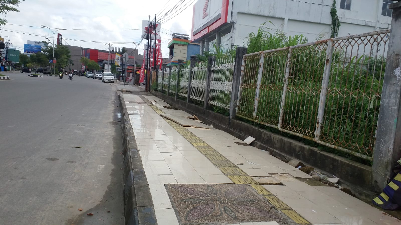 Trotoar Jl Ahmad Yani Kota Bontang