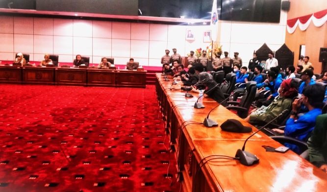 Mahasiswa tuntut kenaikan BBM