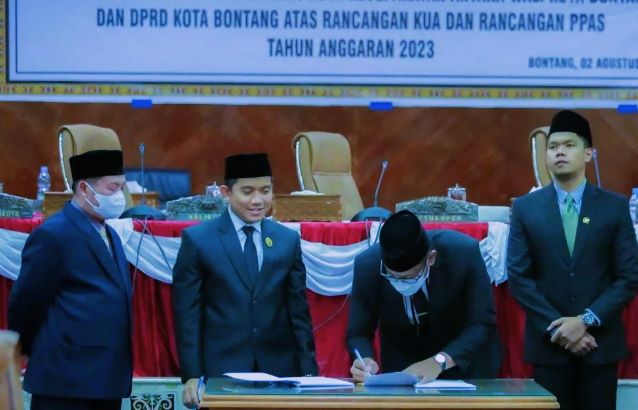Ketua DPRD dan Walikota Bontang telah menandatangani Nota Kesepakatan anatara walikota dan DPRD atas rancagan peruabahan KUA dan rancangan perubahan PPAS tahun anggaran 2022.