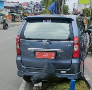 Lurah Tanjung Laut Kecelakaan, Mobil Hilang Kendali Hingga Tabrak Trotoar IMG 20221019 162641