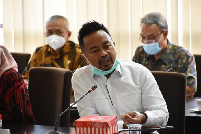Ketua Komisi I DPRD Kalimantan Timur, Baharuddin Demmu.