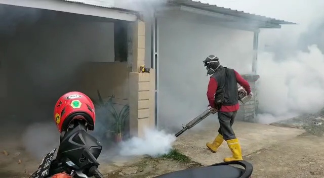 Voging petugas Dinas Kesehatan Mamuju