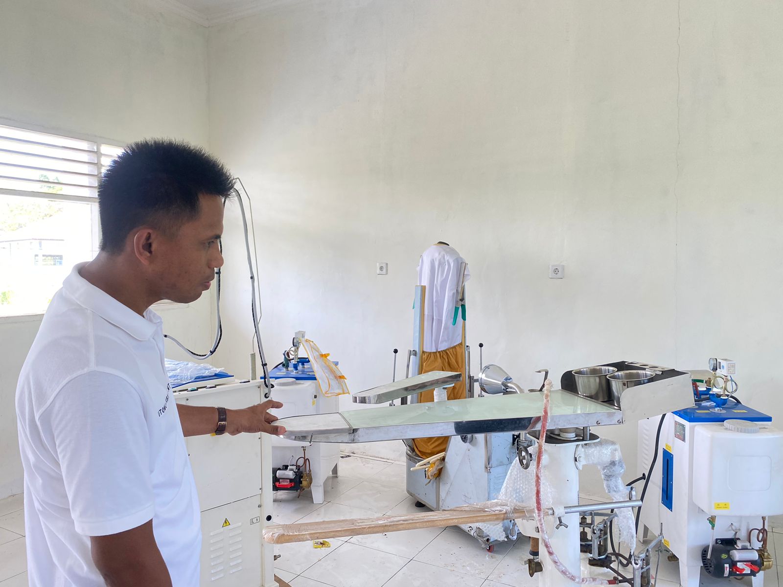 Anggota DPRD Kaltim Sutomo Jabir saat berkunjung ke SMKN 4 Bontang (Dok: Expresi)