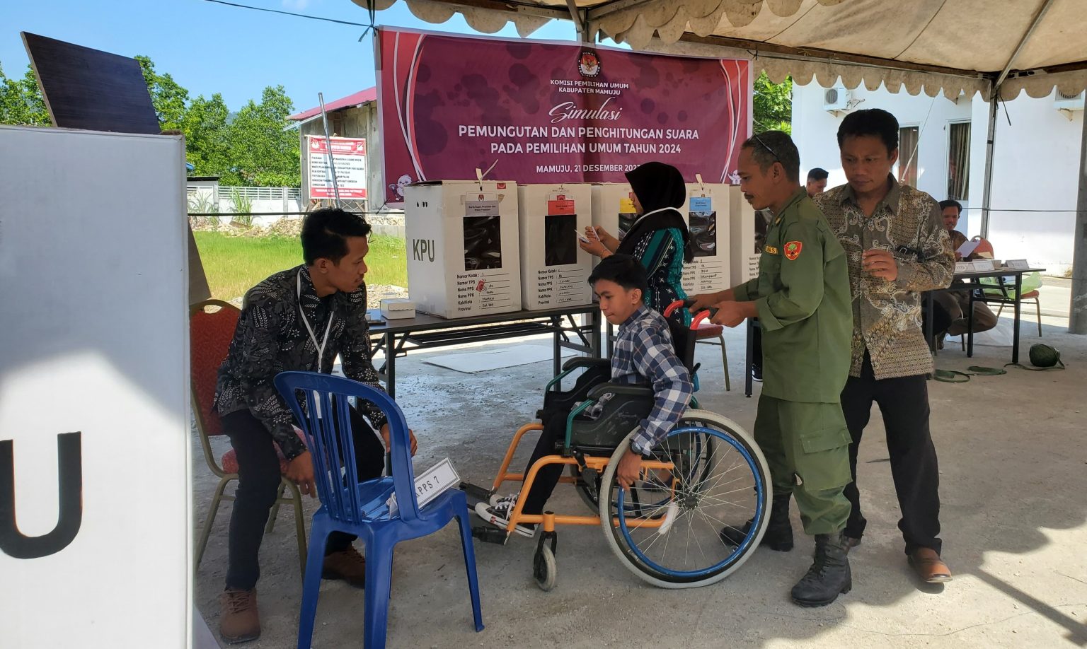Simulasi Pemungutan Suara KPU mamuju 1536x918 1