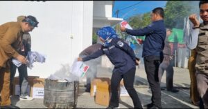 Pemusnahan disaksikan Wali Kota Bontang Basri Rase, Wakil Wali Kota Najirah, Bawaslu , Kapolres dan Kodim. 