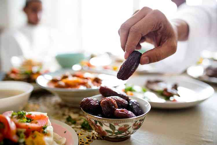 ilustrasi berbuka puasa dengan kurma terlebih dahulu kompas com 65f0eff2c57afb27d77241d2