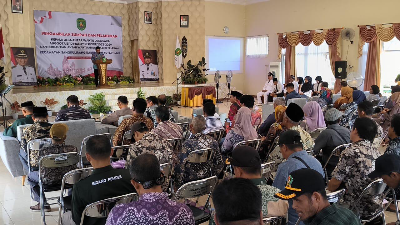 Suasana Pelantikan Kades dan Anggota BPD di Sangkulirang oleh Bupati Kutim H Ardiansyah Sulaiman.