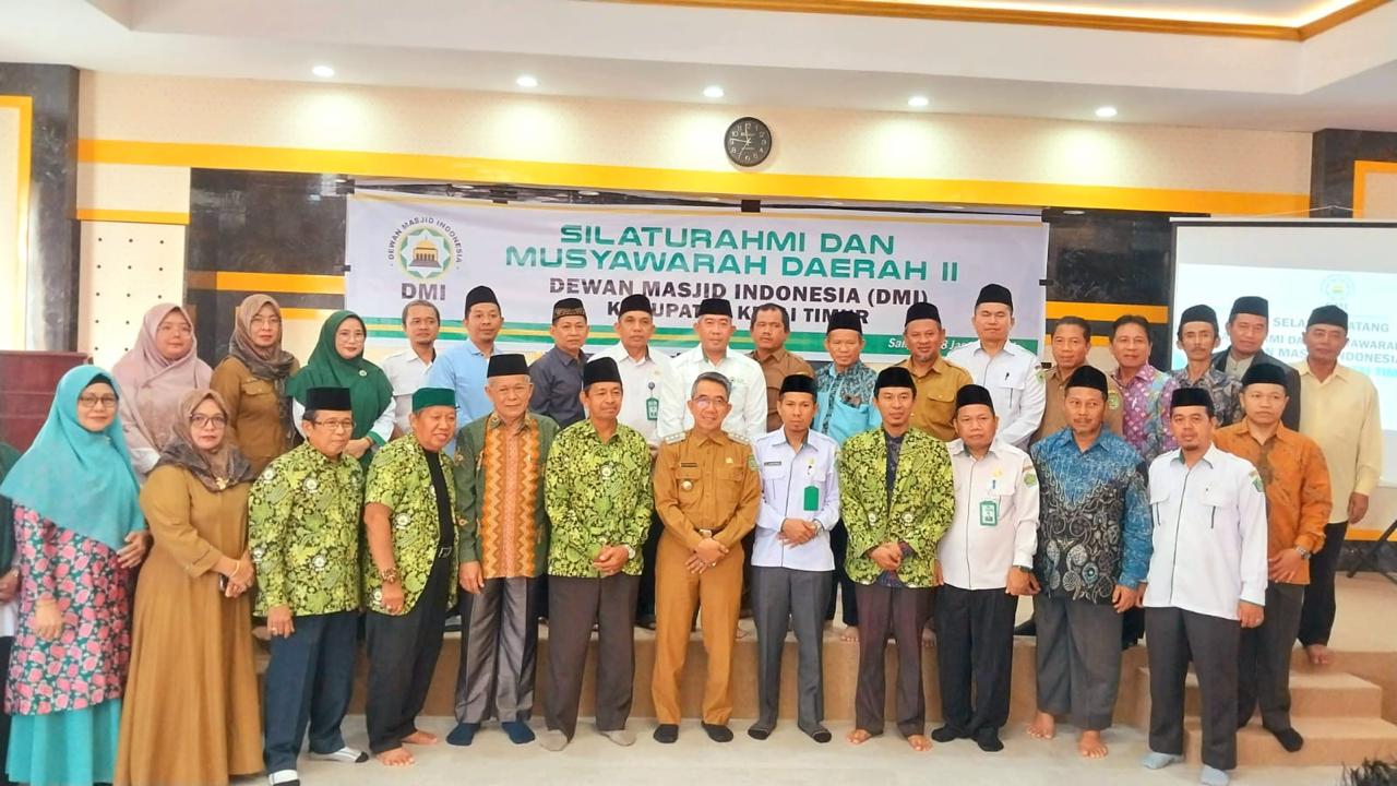 Momen Bupati Ardiansyah Sulaiman saat menghadiri silaturahmi dan Musda II Dewan Masjid Indonesia (DMI) Kabupaten Kutim.