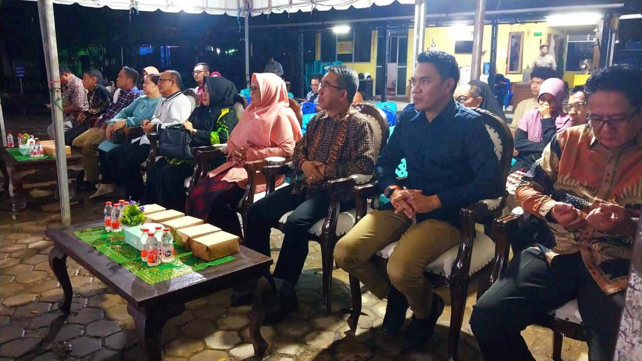 Bupati Kutim Ardiansyah Sulaiman saat menghadiri kegiatan Top Up Market Disperindag Kutim.