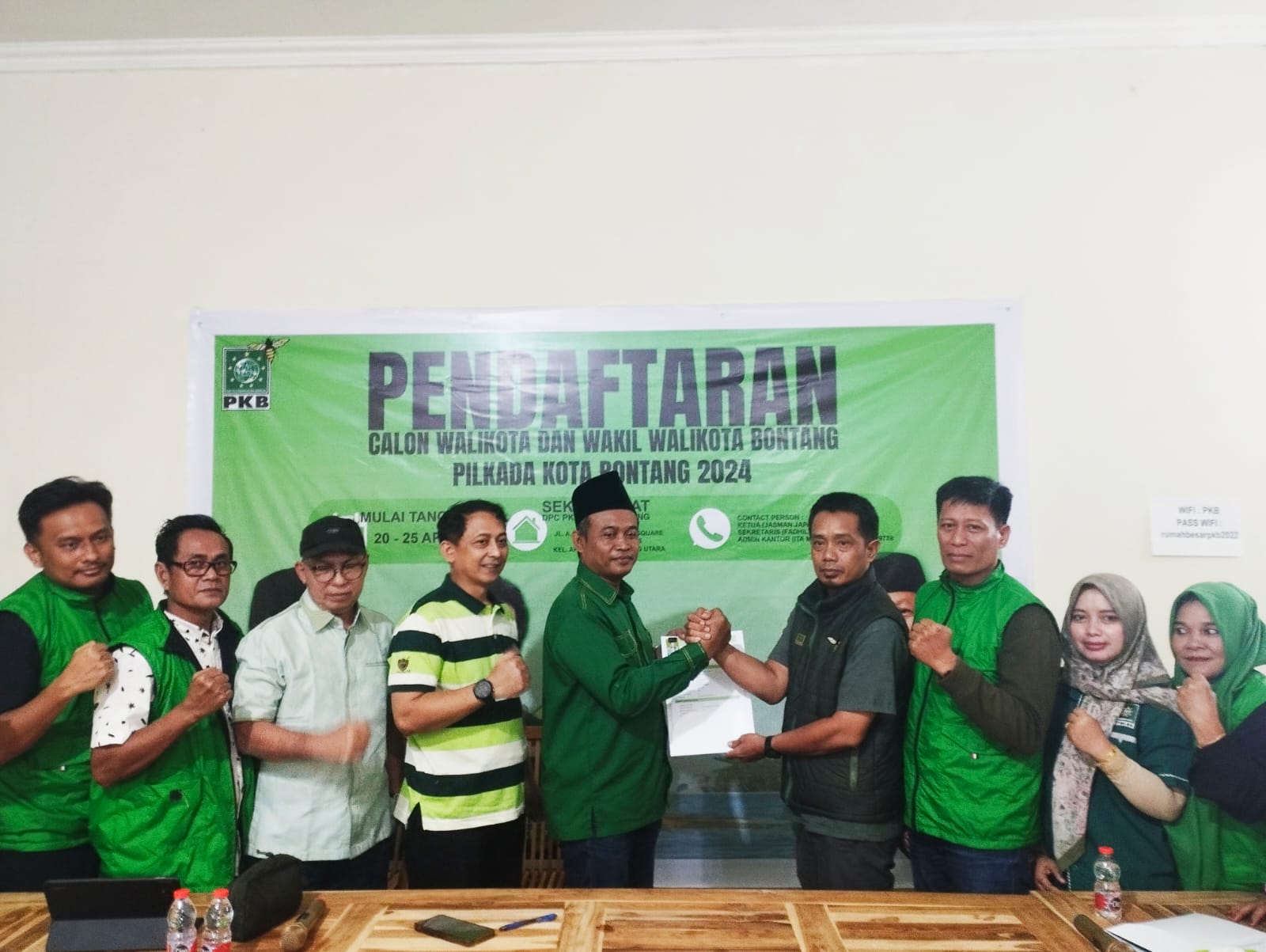 Ketua PAC PKB Bontang Barat Kahirul Annam wakili Basri Rase kembalikan formulir pendaftaran Wali Kota