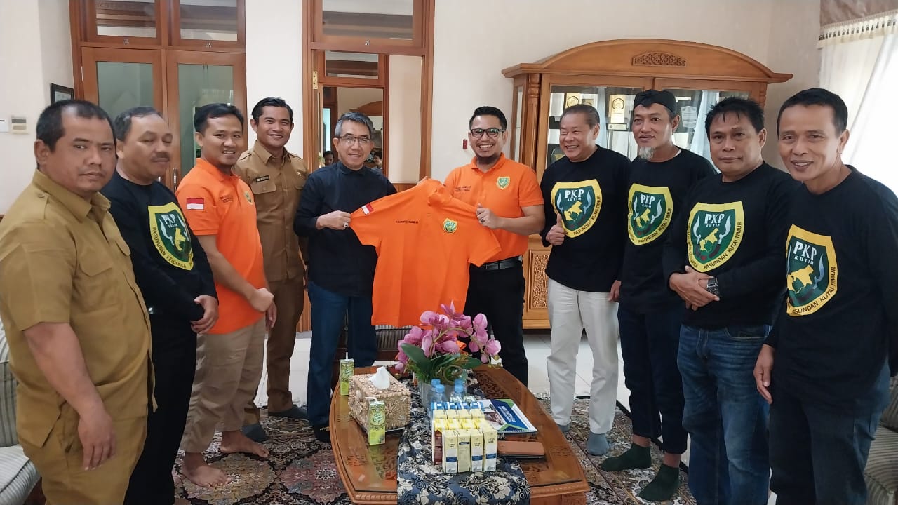 Bupati Kutim Ardiansyah Sulaiman saat menerima siltaurahmi Paguyuban Keluarga Pansundan (PKP) Kutim. Foto : Nasruddin/Pro Kutim.