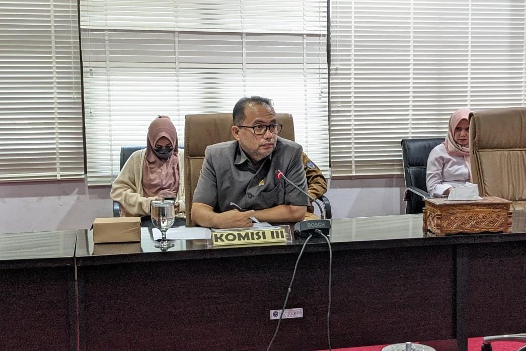 Anggota Komisi III DPRD Bontang, Abdul Samad saat rapat pembahasan lahan pemakaman. (Y/Expresi.co