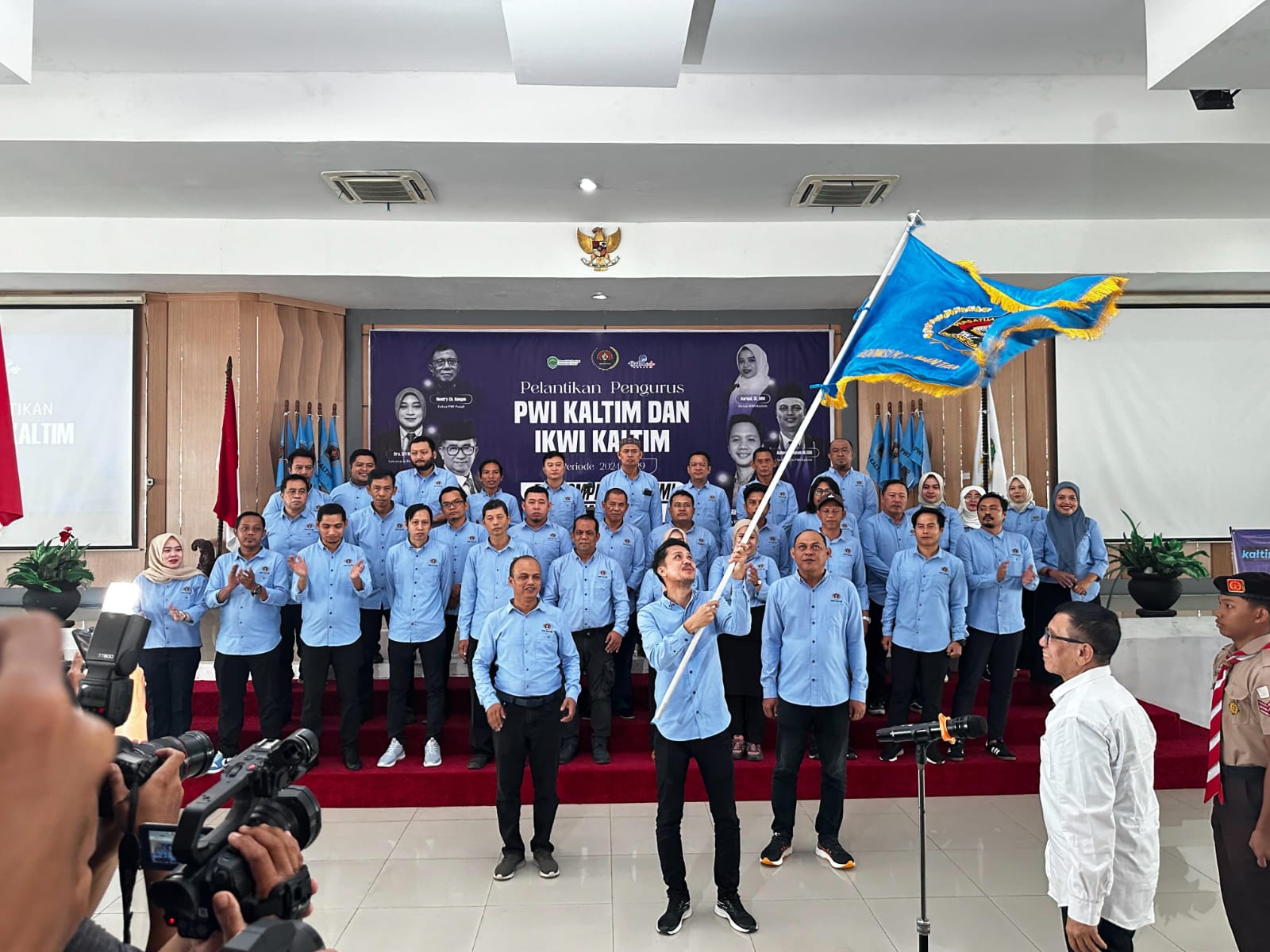 Hendry Ch. Bangun Lantik Pengurus PWI dan IKWI Kaltim, Fokus pada Kompetensi dan Kesejahteraan Wartawan