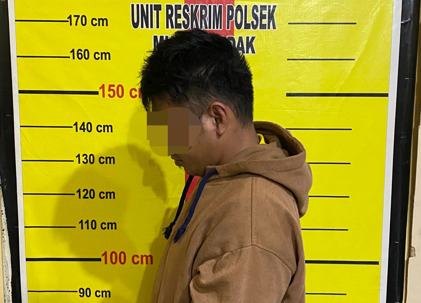 Warga Muara Badak ditangkap polisi karena mencuri barang milik PT PHSS.