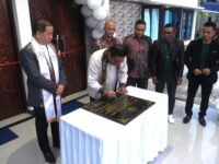 Wakil Ketua DPRD Provinsi Kalimantan Timur (Kaltim), Ekti Imanuel menghadiri peresmian Gereja Kemah Injil Indonesia (GKII) Linggang Kebut di Kecamatan Linggang Bigung, Kabupaten Kutai Barat, Sabtu (23/11/2024).