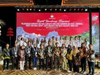 Nampak Komisioner KPU Kaltim, Qoyyim Abdul Rasyid, berfose bersama dengan para komisioner lainnya dalam acara Rakornas pelaksanaan kampanye dan dana kampanye Pilkada 2024. (Ist)