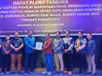 Komisioner Divisi Teknis Penyelenggaraan KPU Kaltim Suardi, bersama dengan pihak KPU Kukar dalam gelaran penetapan DPT Kukar untuk pilkada 2024. (Ist)