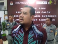 Ketua KPU Samarinda saat menggelar Konfrensi Pers terkait Simulasi Penerimaan Bakal Calon Gubenrur Kaltim 2024. (Ist)