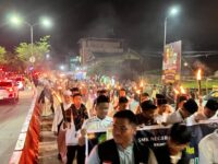 Ribuan Warga Bontang Ikuti Pawai Obor Sambut Ramadan.