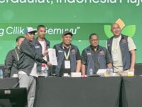Ketua DPD PTI Kalimantan Timur, Akbar Patompo saat menyerahkan usulan PTI Kaltim ke DPP. (Dok. PTI)
