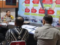 Wakapolda Sulawesi Barat, Brigjen Pol Rachmat Pamudji, melakukan pengecekan kesiapan personel di Posko Operasi Polresta Mamuju, Jumat (28/02/2025).