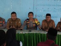Kapolresta Mamuju Jadi Mediator dalam Audiensi Antara Camat dan Warga yang Protes Tambang di Hentikan