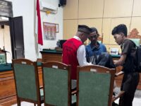 dugaan investasi bodong berkedok usaha ayam potong yang menyeret pasangan suami istri, RW dan SR, sebagai terdakwa