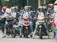 Illustrasi Siswa Membawa Kendaraan Pribadi