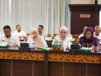 Sekretaris DPRD Kaltim, Norhayati Usman Hadiri Rapat Pengendalian Pekerjaan APBD 2025.
