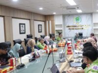 Sekretaris DPRD Kaltim, Norhayati Usman memimpin rapat internal sekretariat DPRD Kaltim.