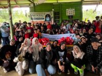 Rayakan Hardiknas, Komunitas Pemuda Kutim Temui Siswa Terpencil di Sekolah Alam Melawan