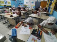 Rayakan Hardiknas, SDN 001 Bonsel Gelar Lomba Seru dan Perpisahan Guru Legendaris