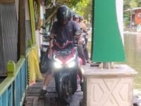Warga Bontang Kuala Mengeluh: "Sudah Banjir, Jalan Diblokir Truk Pula" 