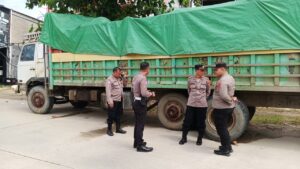 Warga Bontang Kuala Mengeluh: "Sudah Banjir, Jalan Diblokir Truk Pula" Warga Bontang Kuala Mengeluh: "Sudah Banjir, Jalan Diblokir Truk Pula"