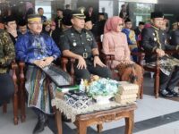 Sekretaris Komisi IV DPRD Kaltim, Muhammad Darlis Pattalongi hadiri peringatan Hardiknas 2025 di halaman Kantor Gubernur Kaltim.