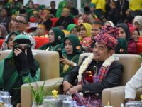 Hamas Terima Gelar Adat “Bamba Manurung” dari KKMSB