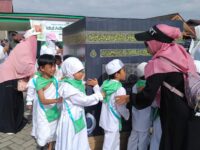 600 Anak TK di Bontang Selatan Ceria Jalani Manasik Haji Cilik