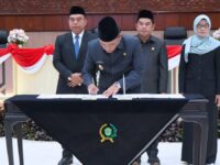Penyerahan hasil LHP BPK RI kepada Pimpinan DPRD dan Gubernur Kaltim.