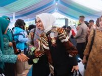 Anggota Komisi II DPRD Kaltim, Sulasih saat menghadiri peluncuran program TAMASYA di Kabupaten Kutai Timur. (Foto: Humas Sekretariat DPRD Kaltim)