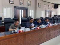 Rapat monitoring dan Evaluasi penyusunan Prognosis APBD 2026 dan P-APBD 2025. (Foto : Humas Sekretariat DPRD Kaltim)
