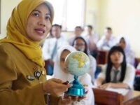 Gaji guru honorer terlambat cair