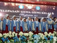 Tarian Daerah Hingga Drama Musikal Warnai Pelepasan Siswa Kelas 6 SDN 002 Bontang Utara