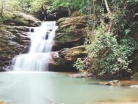 Menepi Sejenak di Ujung Kota — Air Terjun Berambai, Oase Tenang dari Hiruk Pikuk Samarinda