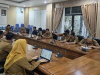 Suasana rapat di kantor DPMPTSP Kota Bontang bahas penertiban reklame rokok. (Dok. Expresi)