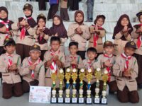 Borong 8 Piala di Pesta Siaga 2025, Pramuka SDN 013 Bontang Selatan Ukir Prestasi Gemilang