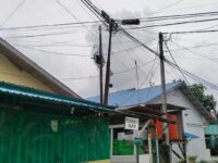 Warga Bontang Resah, Kabel Telkom Menjuntai dan Semrawut di Tengah Kota