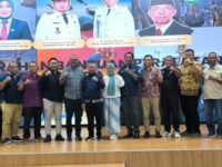 Penyaluran bantuan peralatan olahraga oleh Dispora Kaltim kepada 13 cabang olahraga. (Foto: Ist)
