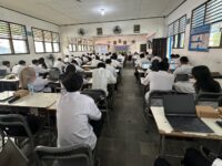 pembukaan Pelatihan Tenaga Kerja Ahli Muda K3 Konstruksi Jenjang 7 di SMK Geologi Pertambangan Tenggarong yang digelar via zoom.