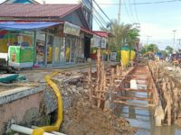 Omzet Pedagang di Satimpo Anjlok Imbas Proyek Drainase