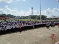 Proses pelantikan 1.424 PPPK Bontang di lapangan stadion Bessai Berinta, Kamis, 16 Oktober 2025 (dok: Labib/expresi)